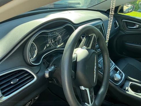 Used 2015 Chrysler 200 Limited image 10