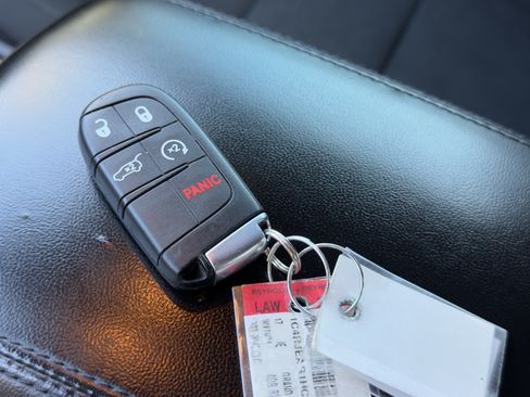 Used 2017 Jeep Grand Cherokee Laredo w/ Quick Order Package 2BE image 11