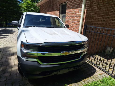 Used 2018 Chevrolet Silverado 1500 W/T w/ Trailering Package image 1