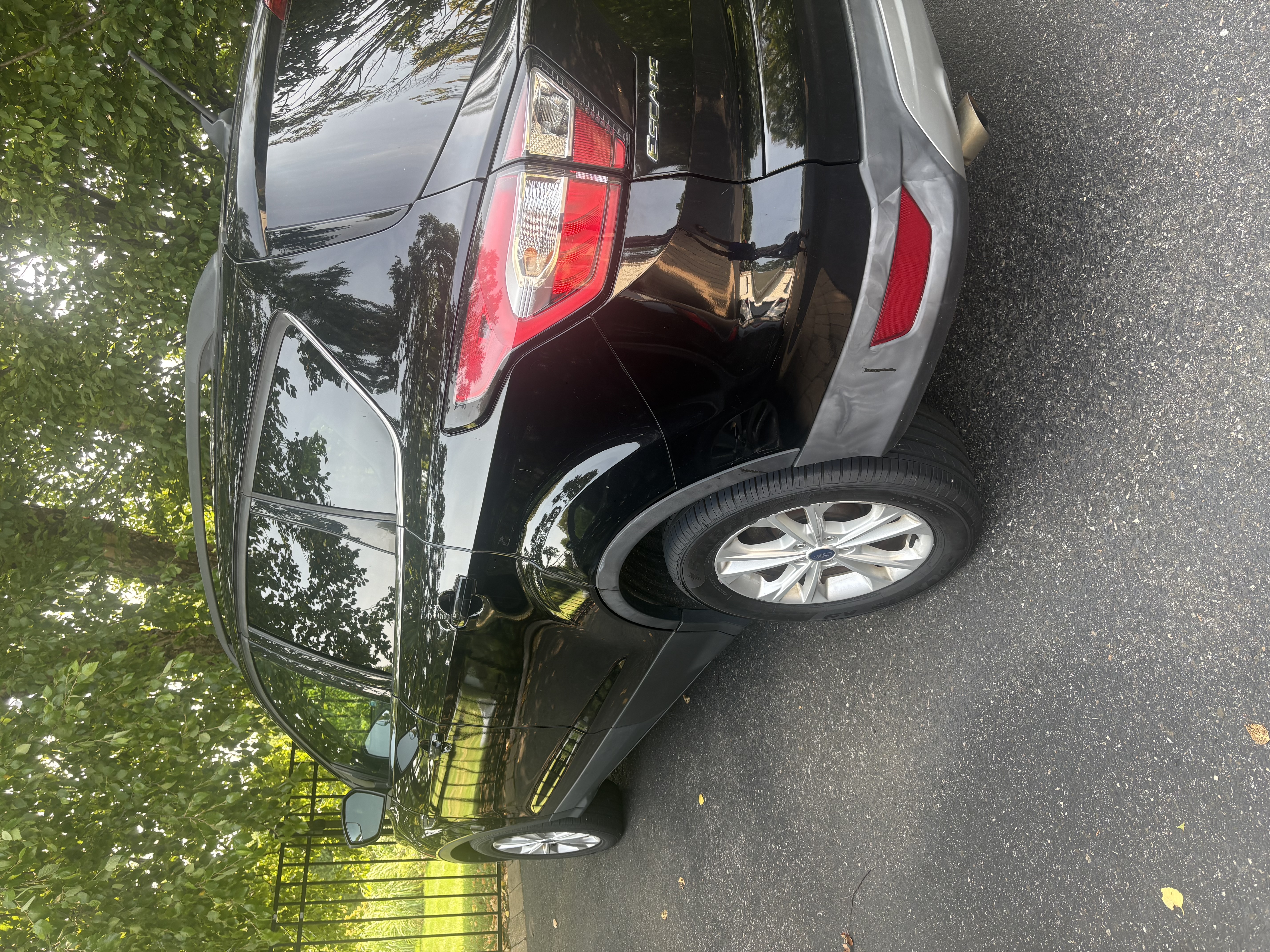 Used 2018 Ford Escape SE w/ SE Sync 3 Package AWD/4WD image 11