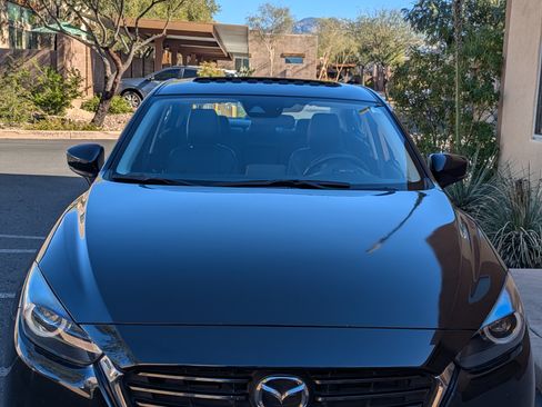 Used 2018 MAZDA MAZDA3 Grand Touring image 4