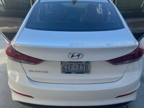 Used 2017 Hyundai Elantra SE image 5