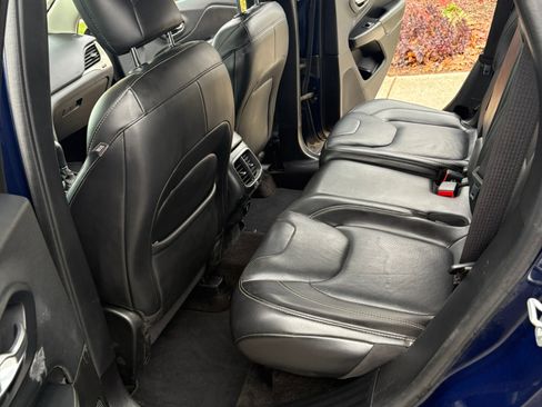 Used 2015 Jeep Cherokee Limited w/ Luxury Group image 12