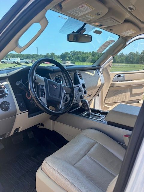 Used 2017 Ford Expedition EL Limited w/ Equipment Group 301A RWD image 16