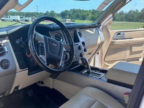 Used 2017 Ford Expedition EL Limited w/ Equipment Group 301A RWD image 16
