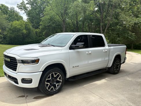 Used 2025 RAM 1500 Laramie w/ Sport Appearance Package AWD/4WD image 10
