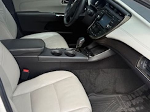 Used 2016 Toyota Avalon Limited image 12