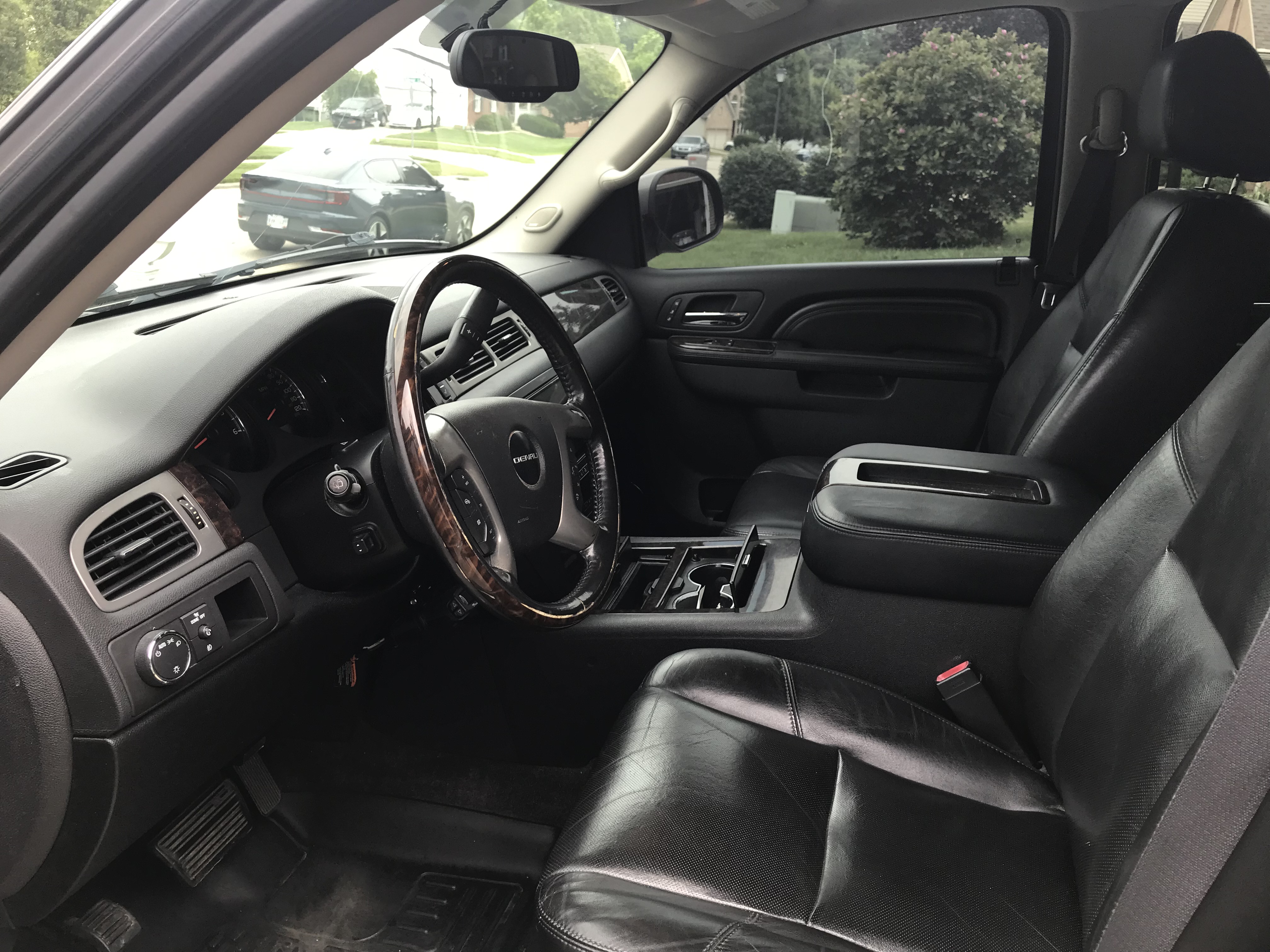 Used 2011 GMC Yukon XL Denali AWD/4WD image 14