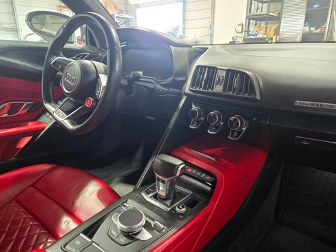 Used 2017 Audi R8 V10 w/ Carbon Exterior Package image 20