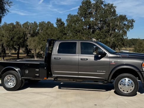 Used 2022 RAM 5500 4x4 Crew Cab image 6