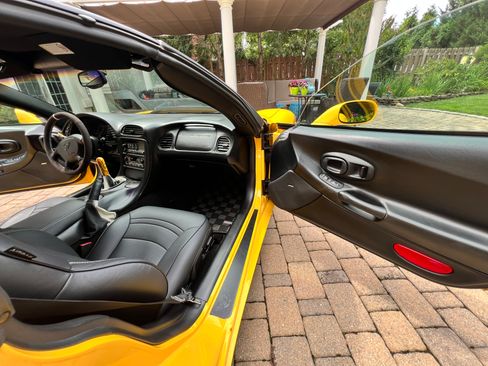 Used 2003 Chevrolet Corvette Coupe w/ Preferred Equipment Group RWD image 12