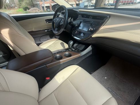 Used 2017 Toyota Avalon XLE Premium image 5