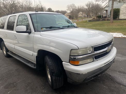 Used 2005 Chevrolet Suburban LT w/ Preferred Equipment Group image 8