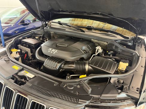 Used 2014 Jeep Grand Cherokee Limited w/ Luxury Group II image 6