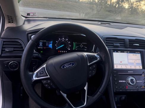 Used 2019 Ford Fusion Titanium image 9