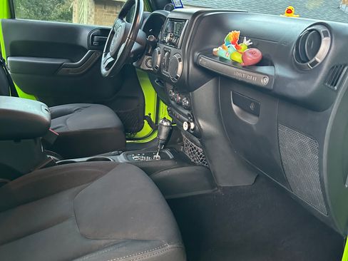 Used 2013 Jeep Wrangler Unlimited Sport image 11