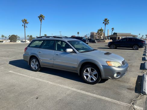 Used 2007 Subaru Outback 2.5XT Limited image 9