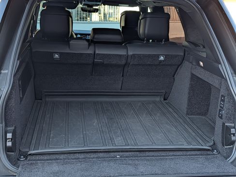 Used 2022 Land Rover Range Rover Autobiography image 23