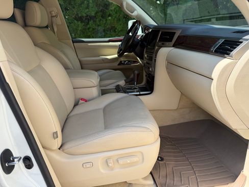 Used 2015 Lexus LX 570 4WD image 8