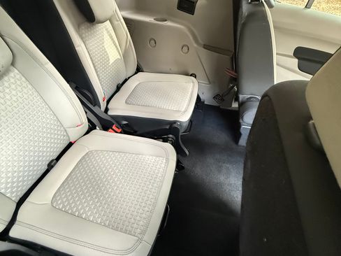 Used 2020 Ford Transit Connect XLT image 10