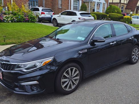 Used 2019 Kia Optima LX w/ LX Premium Package image 2