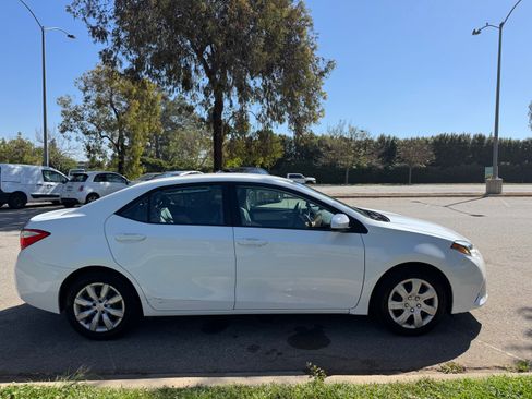 Used 2015 Toyota Corolla LE FWD image 19
