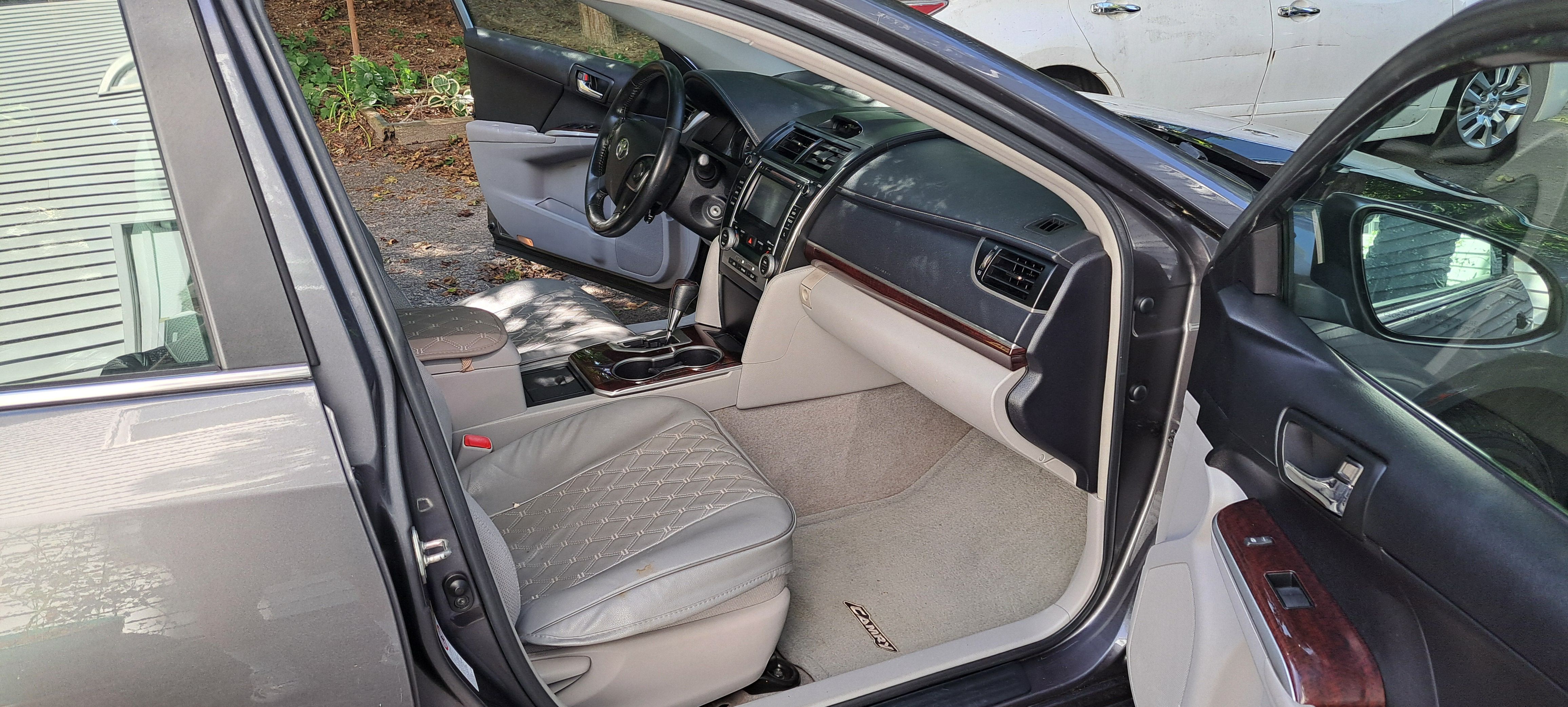 Used 2014 Toyota Camry XLE FWD image 12