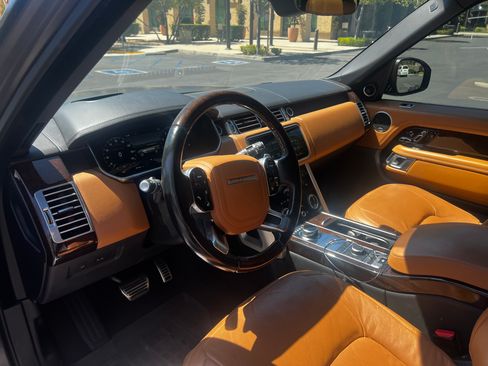 Used 2018 Land Rover Range Rover Long Wheelbase Autobiography image 16
