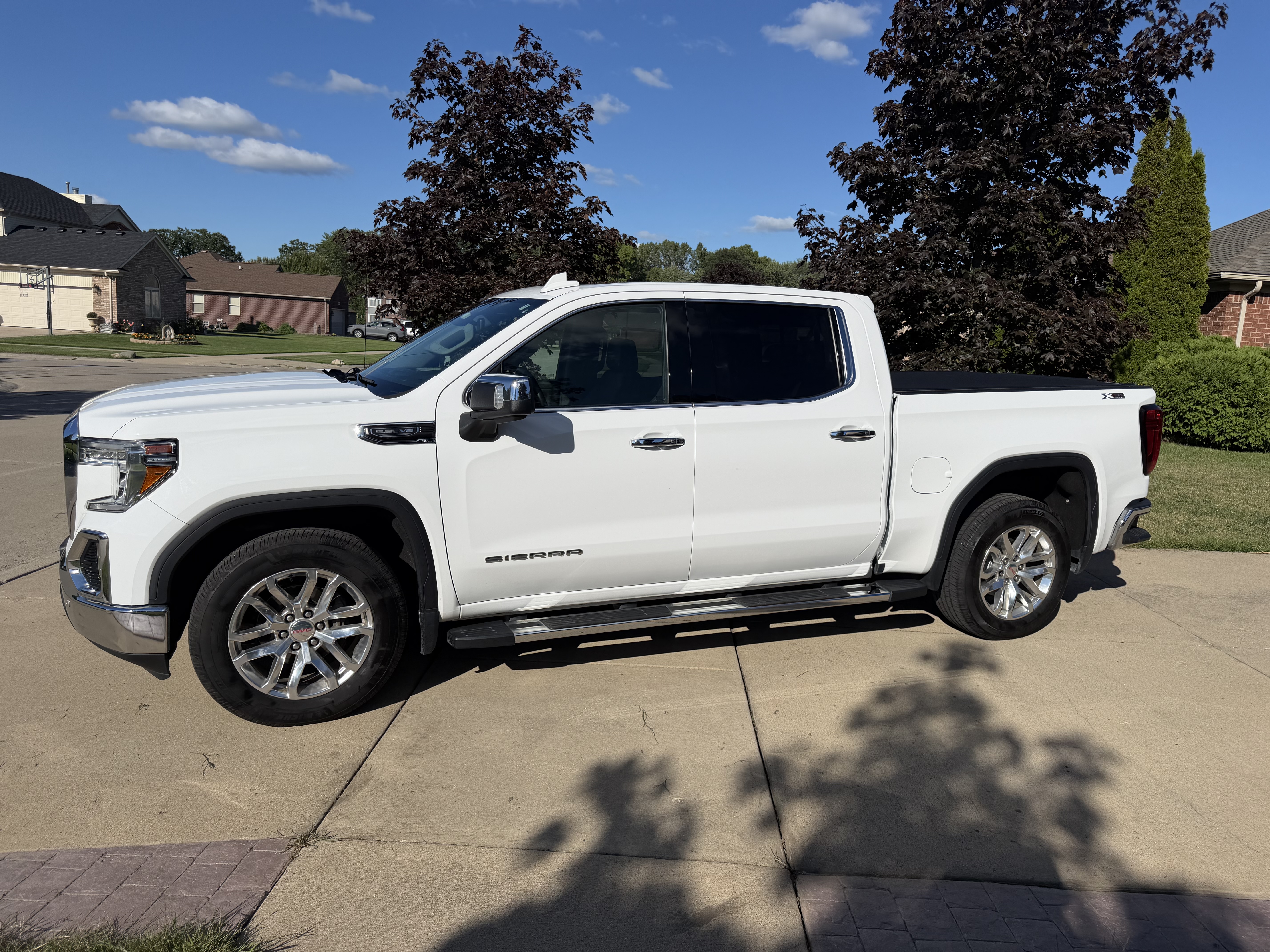 Used 2021 GMC Sierra 1500 SLT w/ SLT Premium Plus Package AWD/4WD image 2