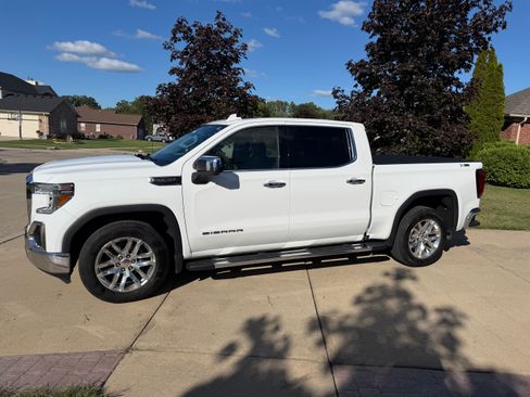Used 2021 GMC Sierra 1500 SLT w/ SLT Premium Plus Package AWD/4WD image 2