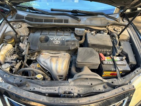 Used 2010 Toyota Camry LE image 11