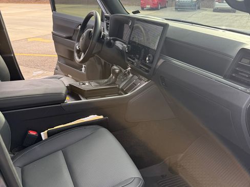 Used 2025 Lexus GX 550 AWD/4WD image 15