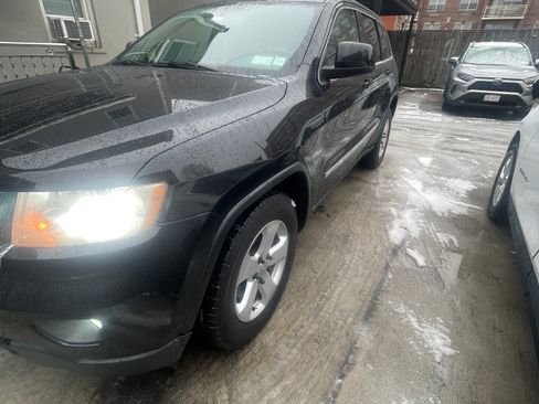 Used 2012 Jeep Grand Cherokee Laredo image 2