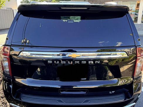 Used 2023 Chevrolet Suburban LT AWD/4WD image 2