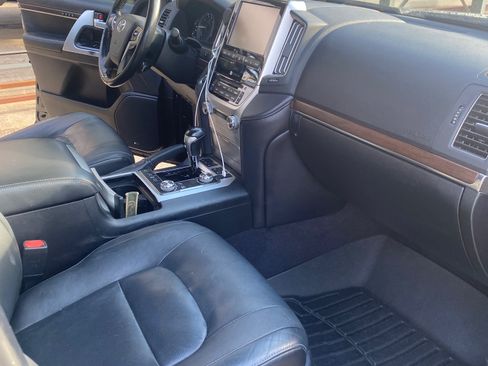 Used 2017 Toyota Land Cruiser image 8