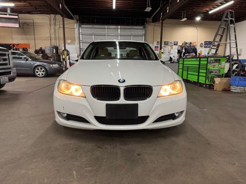 Used 2011 BMW 328i xDrive Sedan image 8