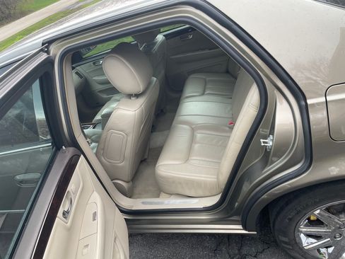 Used 2011 Cadillac DTS Premium image 10