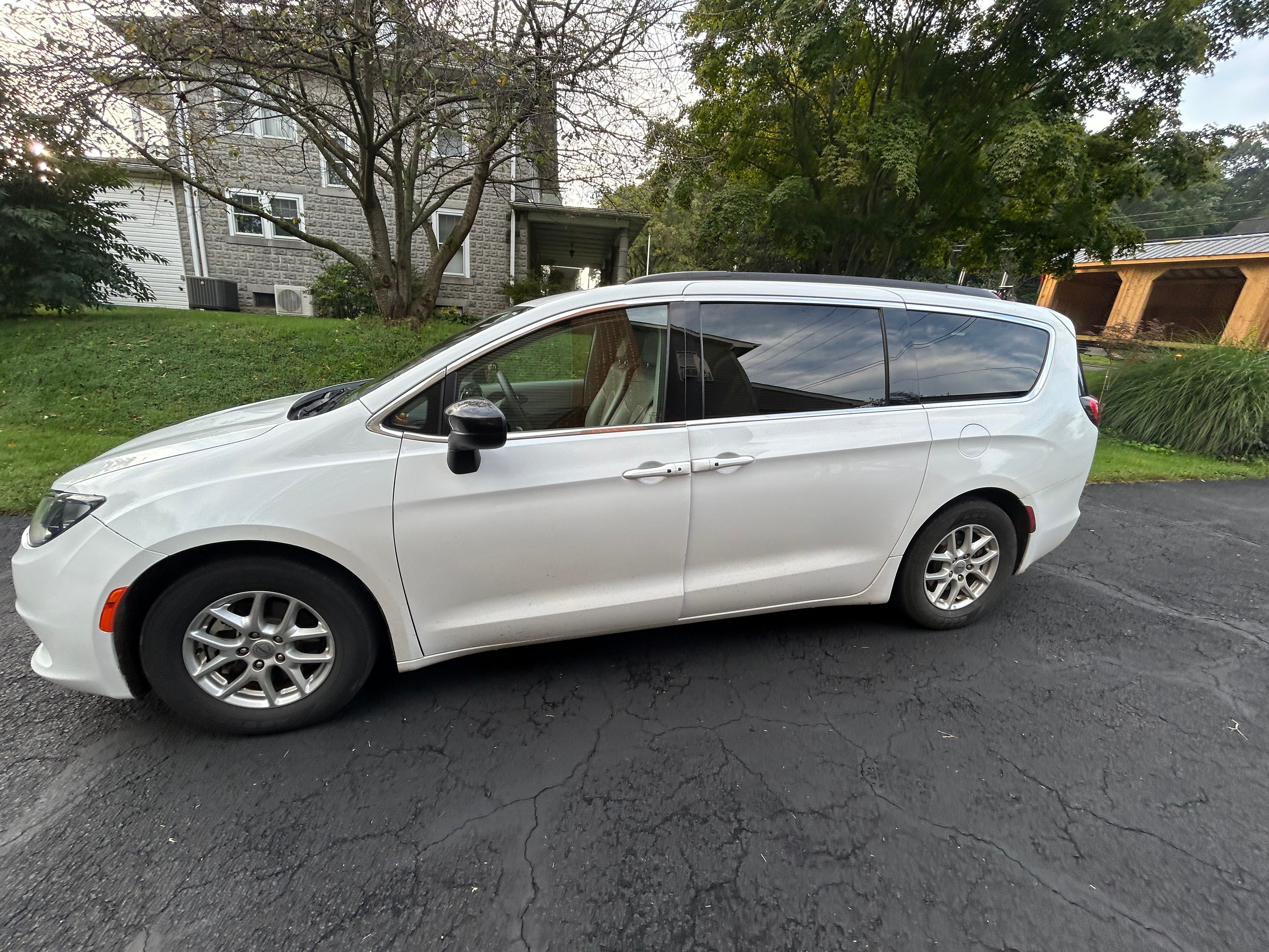 Used 2021 Chrysler Voyager Lxi FWD image 4