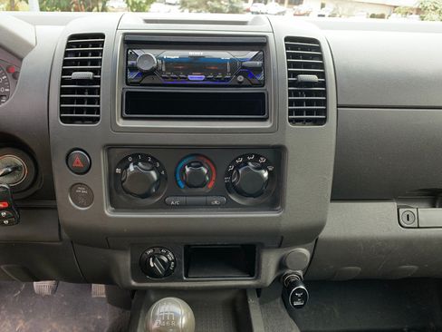 Used 2008 Nissan Frontier SE w/ SE Value Truck Pkg image 18