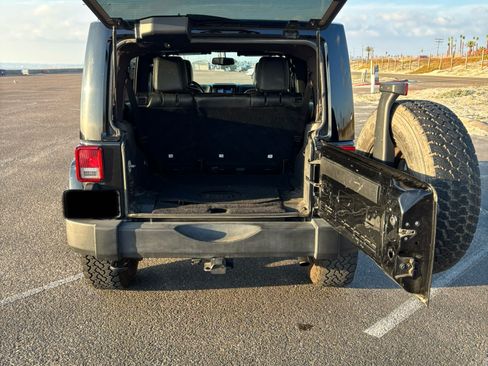 Used 2015 Jeep Wrangler Unlimited Sahara image 4