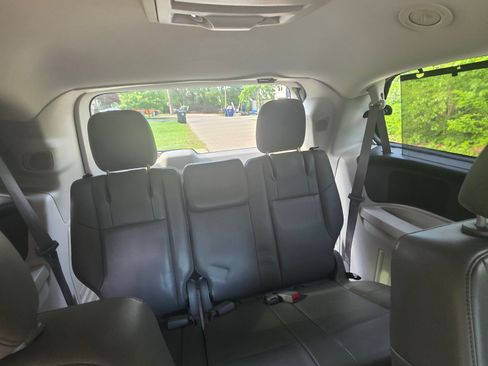 Used 2012 Volkswagen Routan SE image 12