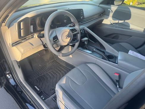 Used 2022 Hyundai Elantra SEL w/ Cargo Package FWD image 10