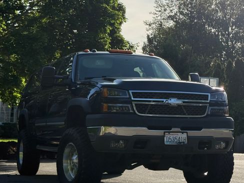 Used 2005 Chevrolet Silverado 2500 LS w/ Heavy-Duty Power Package AWD/4WD image 1