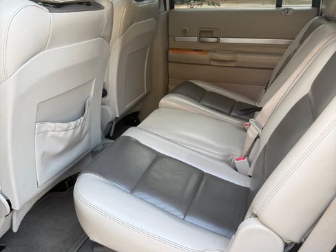 Used 2008 Chrysler Aspen Limited image 5