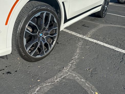 Used 2023 BMW X7 xDrive40i w/ M Sport Package image 11