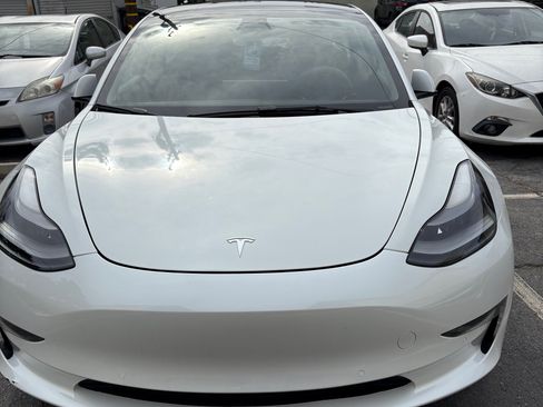 Used 2022 Tesla Model 3 Standard Range image 1