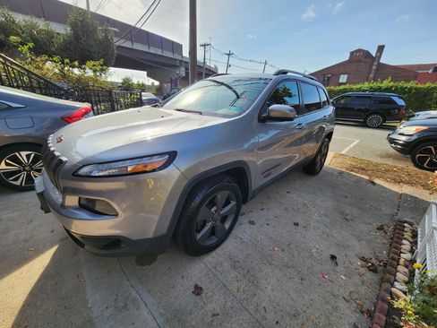 Used 2016 Jeep Cherokee 75th Anniversary AWD/4WD image 17