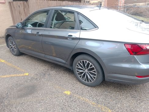 Used 2021 Volkswagen Jetta SE w/ SE Cold Weather Package image 2