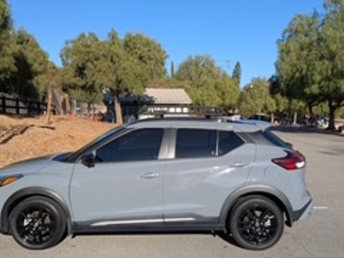 Used 2021 Nissan Kicks SR image 5