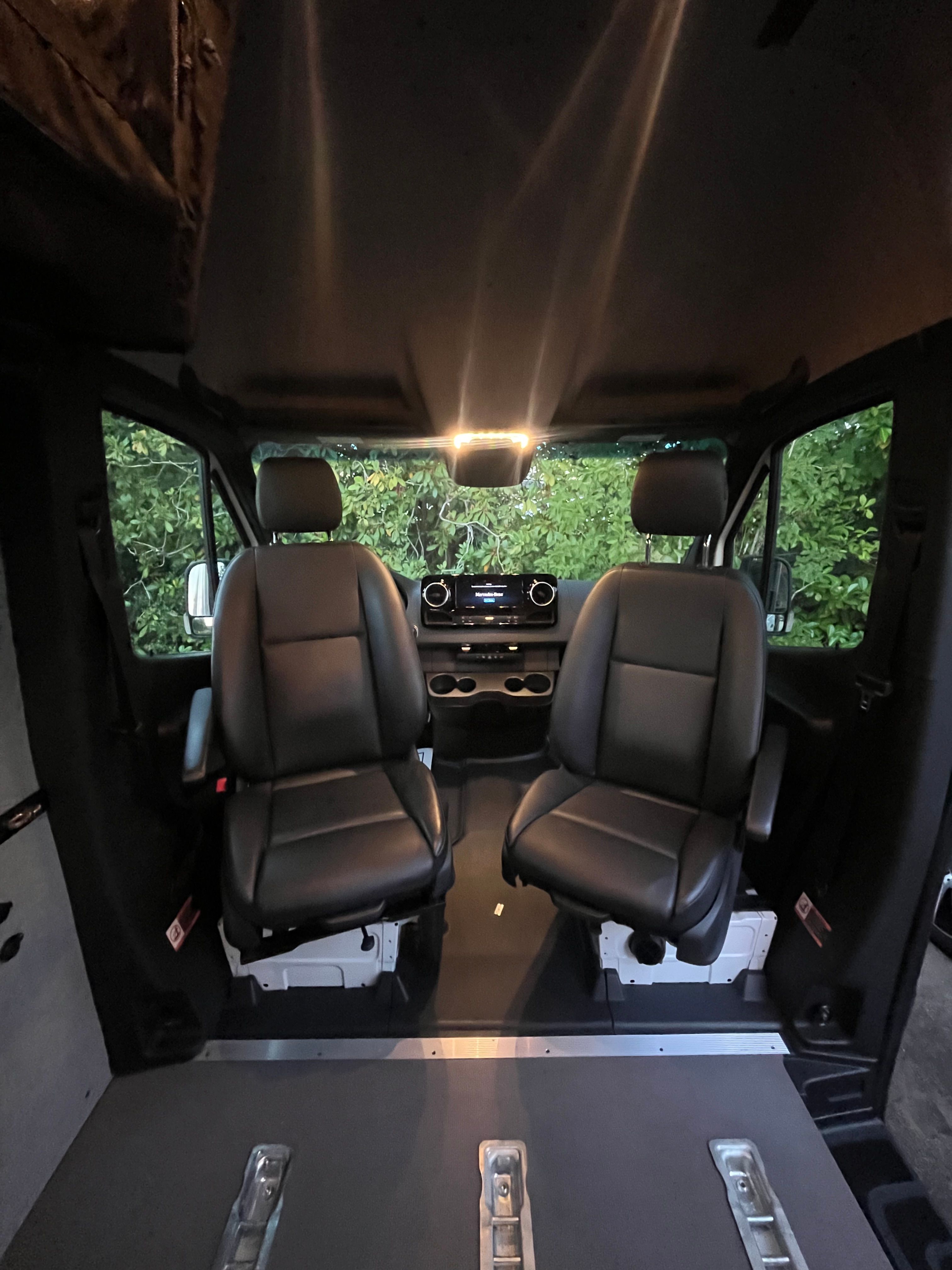 Used 2020 Mercedes-Benz Sprinter 2500 image 12